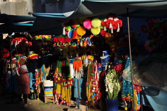 Feira em frente à Basílica de Copacabana, na Bolívia